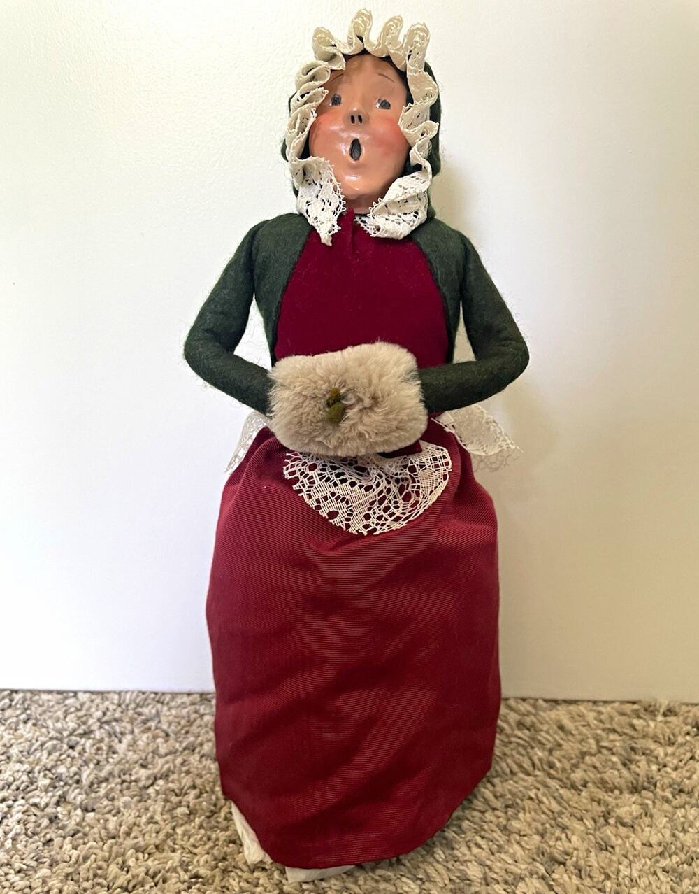 Vtg Byers' Choice Ltd. The Carolers 1989 Woman Figurine Red Green White